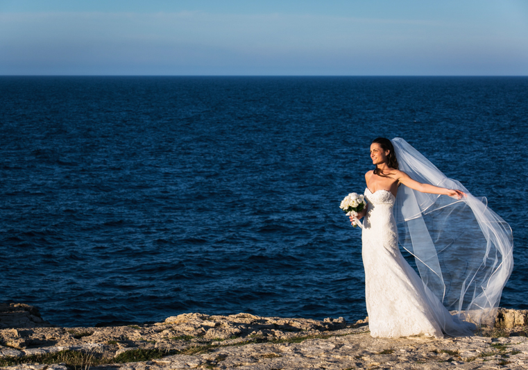 Servizio fotografico di matrimonio in Puglia, nozze a Bari. Sposa in riva al mare. Il Blog di Michelino Studio, Fotografo di matrimonio in Veneto. 00012_bari