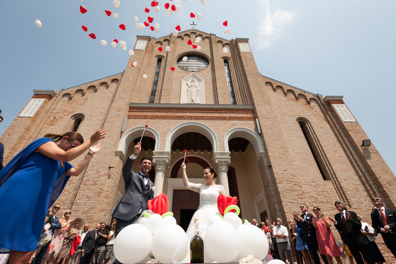 Servizio fotografico di matrimonio a Pordenone, chiesa di Santa Maria Concetta ad Eraclea. Michelino Studio, fotografo di matrimonio professionista in Veneto.