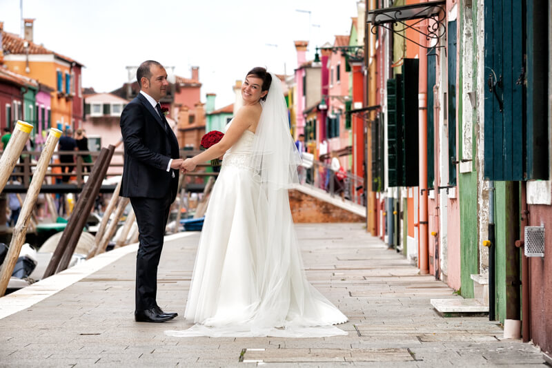 Fotografo di matrimonio isola di Burano, in laguna di Venezia. Rito religioso a Ca' Savio. Michelino Studio, fotografo di matrimonio professionista in Veneto.