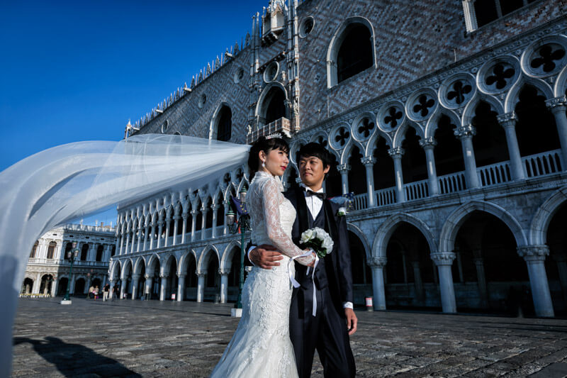 Fotografo di matrimonio a Venezia. Coppie di giovani sposi. Michelino Studio, fotografo di matrimonio professionista in Veneto.